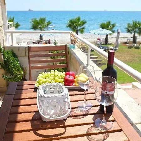 Lägenhet By The Sea Larnaca